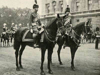 मेजर द ड्यूक ऑफ ग्लूसेस्टर के साथ, ट्रोपिंग द कलर, 1928, 1937 में। द्वारा अज्ञात