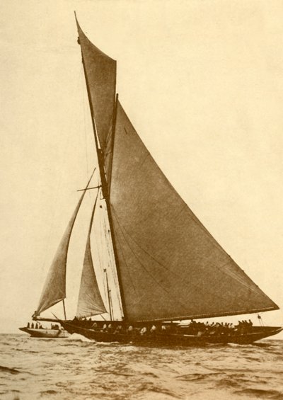 उनकी मेजेस्टी यॉट ब्रिटानिया, c1930। द्वारा अज्ञात