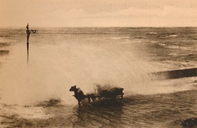 एक वेव में, c1928 द्वारा अज्ञात