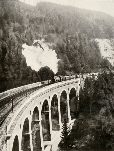 सेमरिंग वैली, ऑस्ट्रिया में। 1935-36 के घुमावदार गैम्पर्ल वियाडक्ट को पार करने वाली एक अच्छी ट्रेन। द्वारा अज्ञात