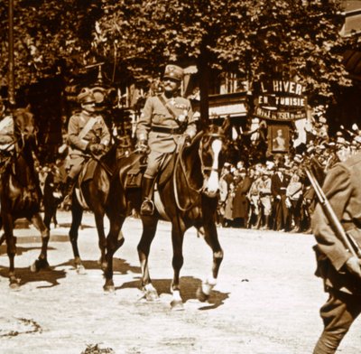 विजय परेड के दौरान इतालवी अधिकारी, 1918 द्वारा अज्ञात