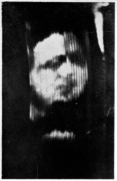 जॉन लोगी बेयर्ड्स पहला टेलीविजन प्रदर्शन, 1926 द्वारा अज्ञात