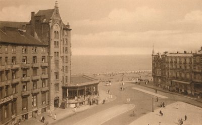 ला प्लेस पब्लिक, टाउन स्क्वायर, c1900। द्वारा अज्ञात