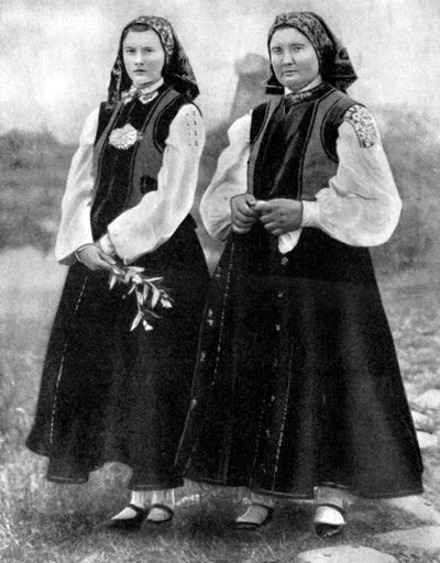 पारंपरिक वेशभूषा, 1936 में लातवियाई महिलाएं द्वारा अज्ञात