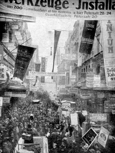 लीपज़िग्स महान विज्ञापन परेड, लीपज़िग, जर्मनी, 1922 द्वारा अज्ञात