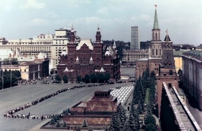 लेनिन मकबरा, रेड स्क्वायर, मॉस्को, 1980 द्वारा अज्ञात