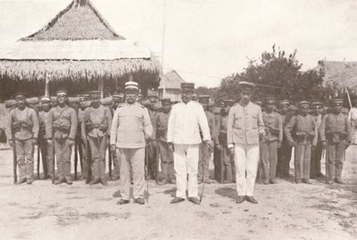 मदीरा-ममोर रेलवे: बोलीविया-ब्राजील सीमा पर: बोलीविया के अधिकारी और सैनिक, 1914 द्वारा अज्ञात
