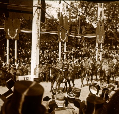 विजय परेड, पेरिस, फ्रांस, 1918 के दौरान मार्शल फर्डिनेंड फोच और जनरल जोसेफ जोफ्रे द्वारा अज्ञात
