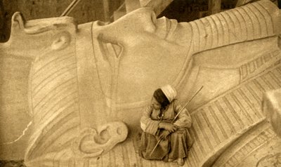 मेम्फिस - रामेश द्वितीय की प्रतिमा के प्रमुख, c1918-c1939। द्वारा अज्ञात