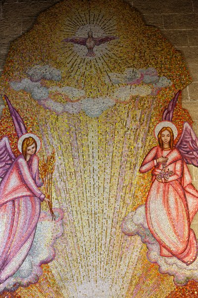 Sacro Cuore di Gesu चर्च में मोज़ेक: एन्जिल्स और पवित्र भूत, गैलीपोली, इटली द्वारा अज्ञात