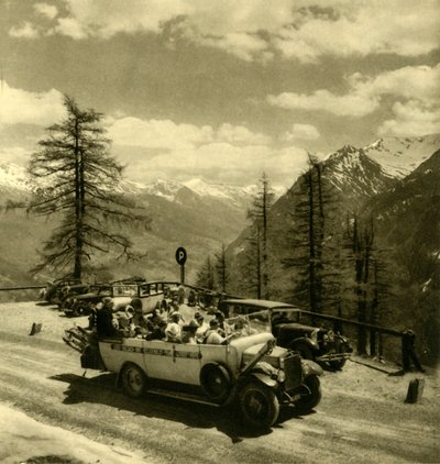 ग्रॉसग्लकनर हाई अल्पाइन रोड, ऑस्ट्रिया में c1935 पर Schöneck पर पहाड़ का दृश्य। द्वारा अज्ञात