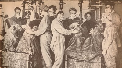 म्यूनिशन वर्कर्स ने ट्राईसिट्रोटोल्यूइन टीएनटी, 1919, 19 के साथ फिलिंग रेस्पिरेटर पहने द्वारा अज्ञात