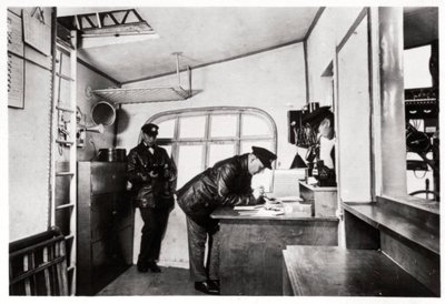 नेविगेशन रूम, ज़ेपेलिन एलजेड 127 ग्रेफ़ ज़ेपेलिन, 1933 द्वारा अज्ञात