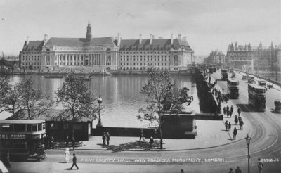 न्यू काउंटी हॉल और Boadicea स्मारक, लंदन, c1925 द्वारा अज्ञात