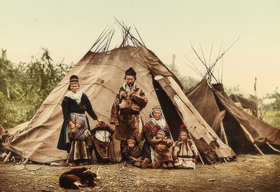 नॉर्वे। राग (बीज) - एक तंबू के सामने परिवार। 1900 के आसपास। फोटोक्रोम। फोटोग्लोब - ज्यूरिख द्वारा फोटो द्वारा अज्ञात
