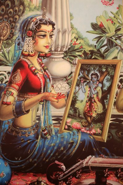 राधा को कृष्ण के चित्र को देखते हुए चित्रित करना। इंडिया द्वारा अज्ञात