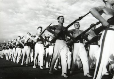 1930 के दशक में मॉस्को, यूएसएसआर, यंग कम्युनिस्ट्स की परेड द्वारा अज्ञात