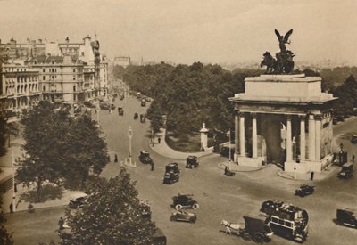 पिकाडिली और कॉन्स्टीट्यूशन ऑफ हिल हिल, c1935। द्वारा अज्ञात