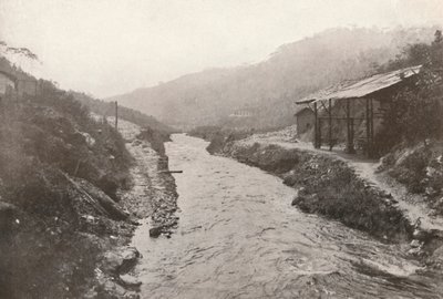 पिरही मोड़: सुरंग के आउटलेट से नीचे-धारा देखें। 1914। द्वारा अज्ञात