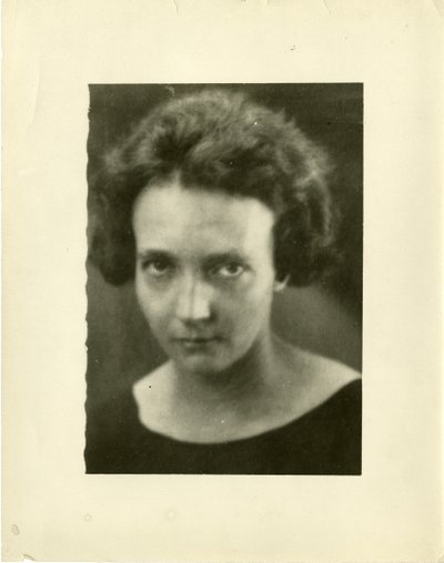 इरेने जोलियोट-क्यूरी का चित्रांकन 1897-1956 द्वारा अज्ञात