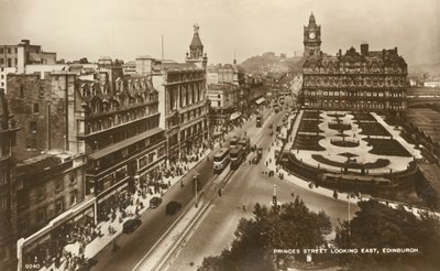 प्रिंसेस स्ट्रीट लुकिंग ईस्ट, एडिनबर्ग, c1920s। द्वारा अज्ञात