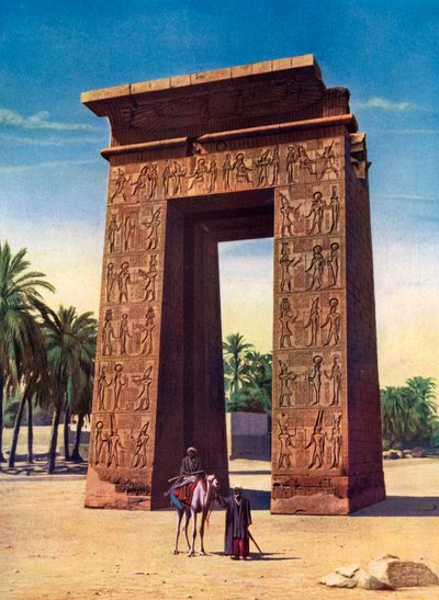 1933-1934, मिस्र के कार्नक में तीसरे टॉलेमी का प्रोपलोन द्वारा अज्ञात