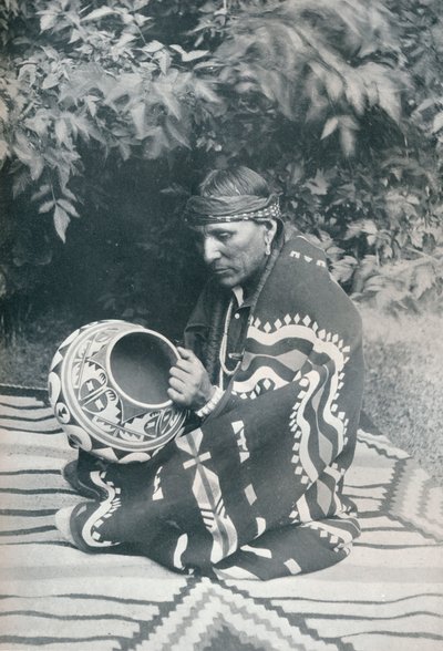 प्यूब्लो इंडियन पॉटरी, 1931 द्वारा अज्ञात