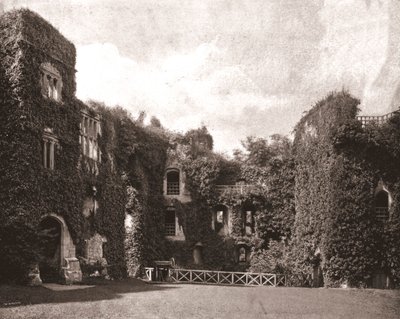 रागलान कैसल, मॉनमाउथशायर, वेल्स, 1894। द्वारा अज्ञात