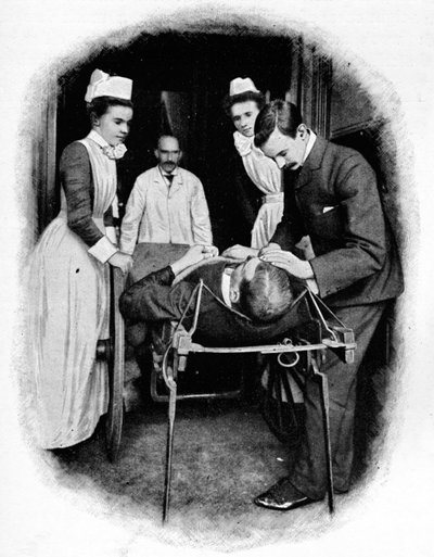 लंदन के पॉपलर अस्पताल में दुर्घटना का मामला प्राप्त हुआ, c1903 1903 द्वारा अज्ञात