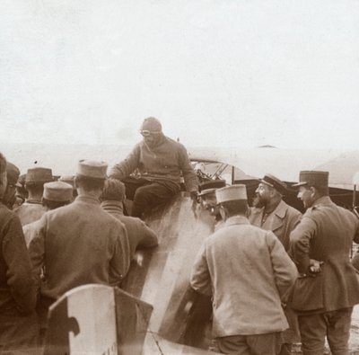 एक मिशन से लौटते हुए, c1914-c1918 द्वारा अज्ञात