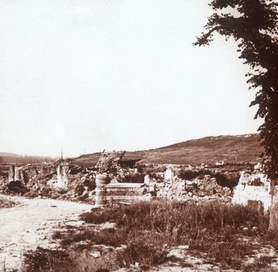 खंडहर, चौनी, उत्तरी फ्रांस, c1914-c1918 द्वारा अज्ञात