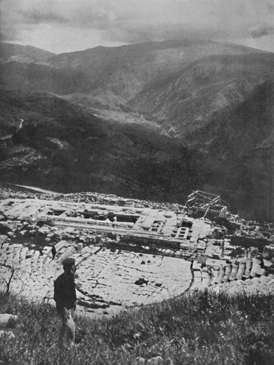 डेल्फी, 1913 में अपोलो के मंदिर के अवशेष द्वारा अज्ञात