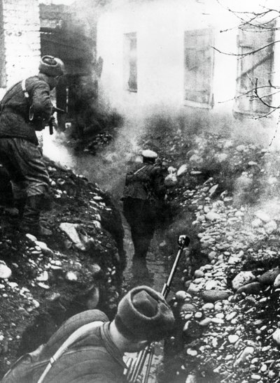 रूसी सैनिकों ने 1942 में काकेशस के ऑर्डोनिकिडेज़ के पास एक गाँव को आजाद कराया द्वारा अज्ञात