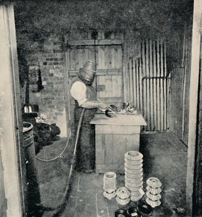 सैंड-ब्लास्टिंग गियर व्हील्स, c1917 द्वारा अज्ञात