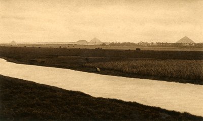 सक़ारा - द पिरामिड ऑफ़ दशूर, c1918-c1939। द्वारा अज्ञात