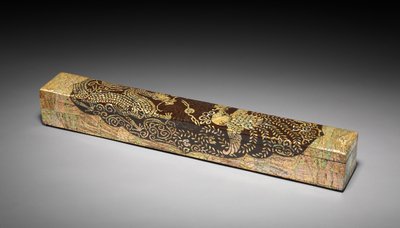 ड्रैगन और फीनिक्स डिजाइन के साथ स्क्रॉल बॉक्स, 1700s-1800s। द्वारा अज्ञात