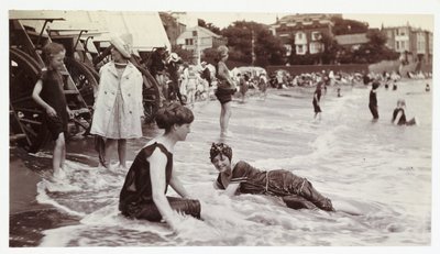 सी बाथिंग, ब्रॉडस्टेयर्स, केंट, c 1913 द्वारा अज्ञात