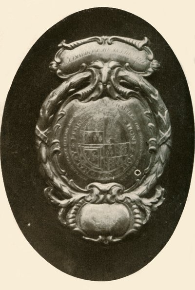 रजत कोट, अंग्रेजी कोट-ऑफ-आर्म्स, 1677, 1937 के साथ। द्वारा अज्ञात