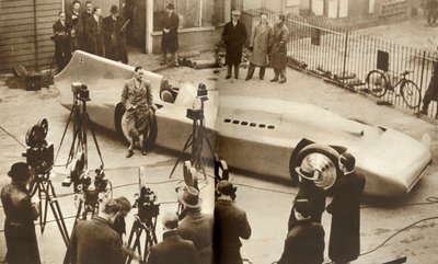 सर मैल्कम कैंपबल्स ने एक नए रिकॉर्ड, 1935 के लिए बोली लगाई। द्वारा अज्ञात