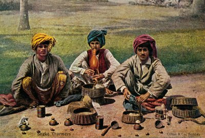 स्नेक चार्मर्स, c1910। द्वारा अज्ञात