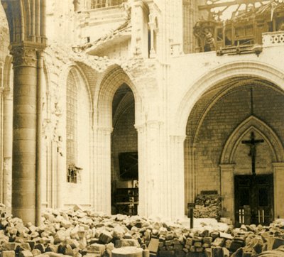 सोइसन्स कैथेड्रल, सोइसन्स, उत्तरी फ्रांस, c1914-c1918 द्वारा अज्ञात