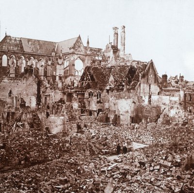 सोइसन्स कैथेड्रल, सोइसन्स, उत्तरी फ्रांस, c1914-c1918। द्वारा अज्ञात