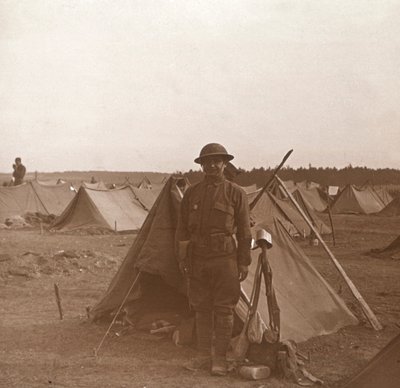 तम्बू, अमेरिकन कैंप, मेलेट, फ्रांस द्वारा खड़ा सैनिक, c1914-c1918। द्वारा अज्ञात