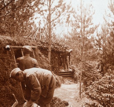 पृथ्वी से ढके आश्रयों में सैनिक, जेनरिक, उत्तरी फ्रांस, c1914-c1918 द्वारा अज्ञात