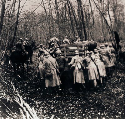 जंगल में सैनिक, c1914-c1918 द्वारा अज्ञात