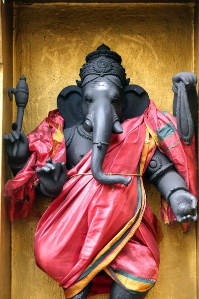 श्री वीरमकालीअम्मन हिंदू मंदिर। गणेश को गणपति और विनायक के रूप में भी जाना जाता है, हिंदू देवताओं में सबसे अधिक पूजे जाने वाले देवताओं में से एक है, 20160818, सिंगापुर, सिंगापुर द्वारा अज्ञात