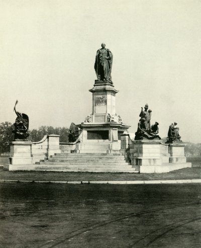 1925 में विक्टोरिया मेमोरियल हॉल में प्रवेश पर लॉर्ड कर्जन की मूर्ति। द्वारा अज्ञात