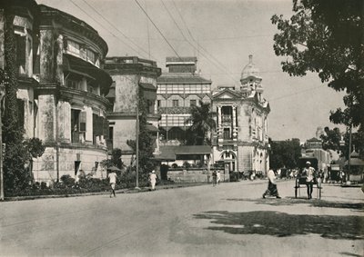 स्ट्रैंड रोड, रंगून। - पोस्ट ऑफिस, इंपीरियल बैंक ऑफ इंडिया। दूरी में कस्टम हाउस, 1900। द्वारा अज्ञात
