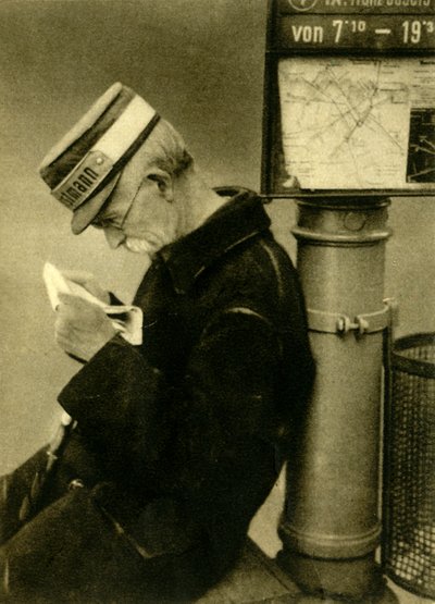 स्ट्रीट दृश्य, वियना, ऑस्ट्रिया, c1935। द्वारा अज्ञात