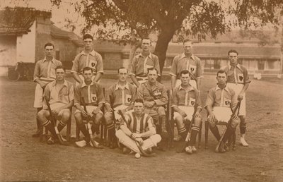 पहली बटालियन की बटालियन हॉकी टीम, क्वींस ओन रॉयल वेस्ट केंट रेजिमेंट। पूना, मैं द्वारा अज्ञात